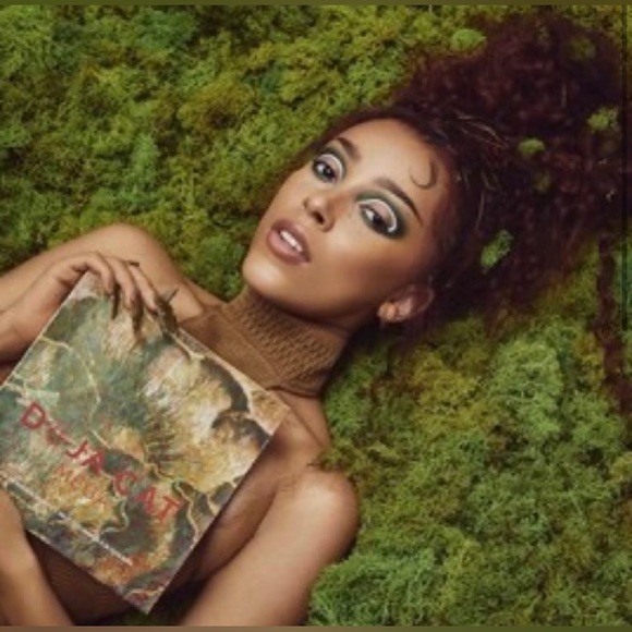 Doja Cat Eye Shadow Palette Limited Edition - Picture 3 of 14